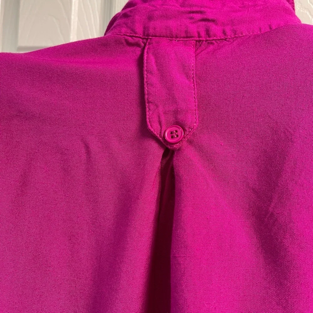3/$30! ❤️Vintage 80s! Fuchsia, rayon blouse.  Great condition. M
